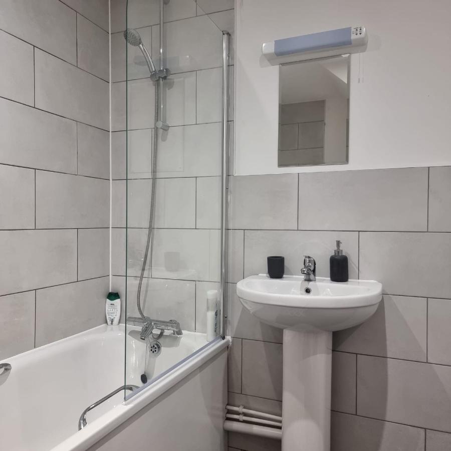 Classic 2 Bed Apartment In Oldkent Road Londen Buitenkant foto