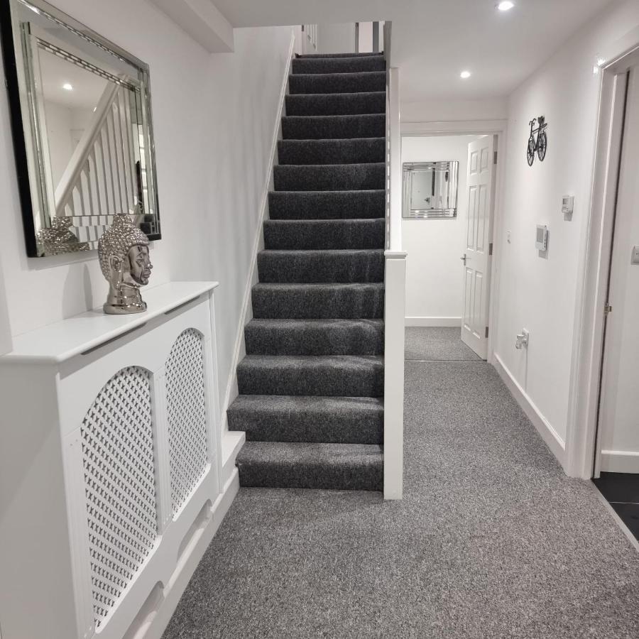 Classic 2 Bed Apartment In Oldkent Road Londen Buitenkant foto