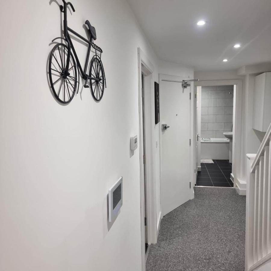 Classic 2 Bed Apartment In Oldkent Road Londen Buitenkant foto