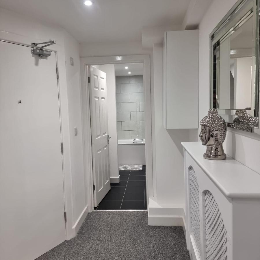 Classic 2 Bed Apartment In Oldkent Road Londen Buitenkant foto